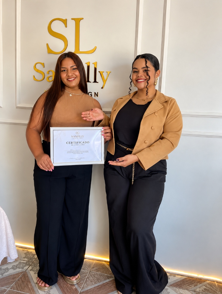 Aluna formada com certificado Samilly Lash Academy